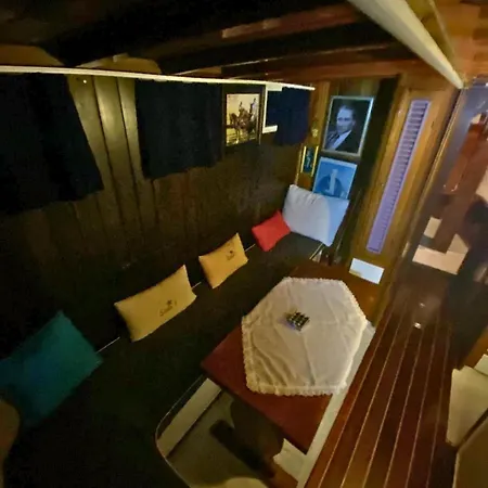 Botel Star 1 *