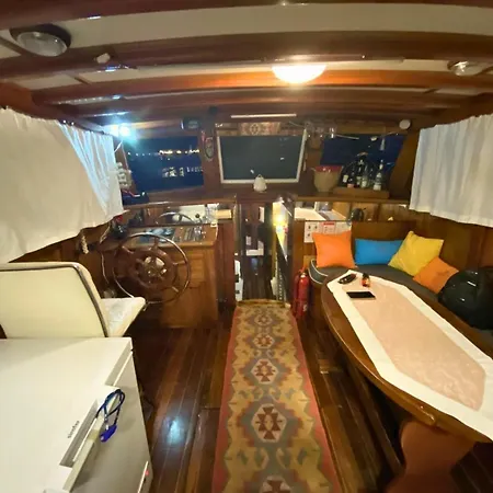 Star 1 Botel *