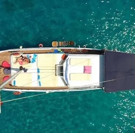 Botel Star 1 Kas